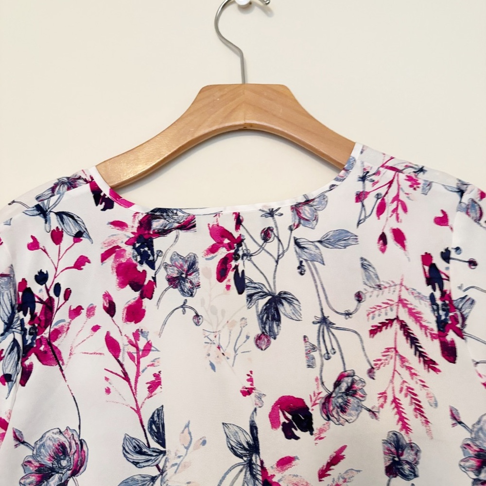 Ivanka Trump Womens  Blouse Multicolored Flutter Sleeve Floral V-neck Size Small - Picture 10 of 10